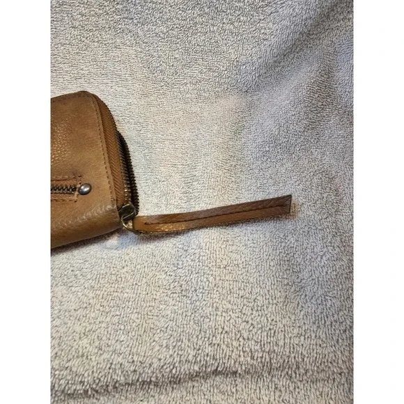 Free People Vegan Leather Wristlet Wallet Tan with 6 Card Slots & Coin Pocket - Picture 9 of 15